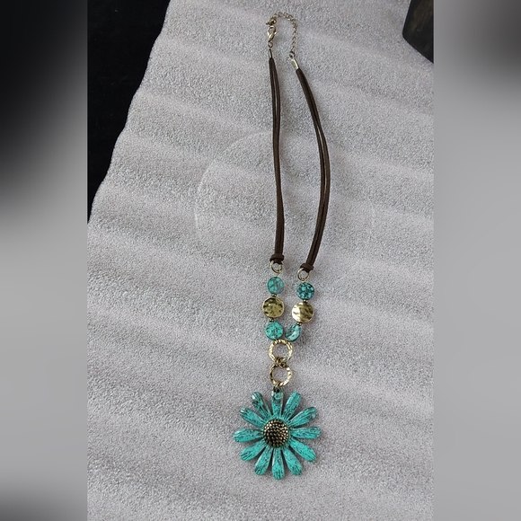 Turquoise Flower Pendant Necklace - Picture 2 of 3